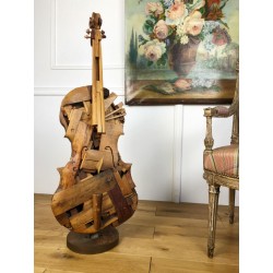 Sculpture en bois d'un violon sur un socle en métal signé Chabrerie