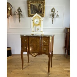 Commode ancienne en marqueterie dessus marbre à deux tiroirs de style Transition
