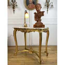 Table de milieu en bois doré et sculpté, dessus marbre du XIXe De Style Louis XV
