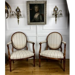Paire De Fauteuils Epoque Louis XVI à dossier médaillon avec tapisserie neuve